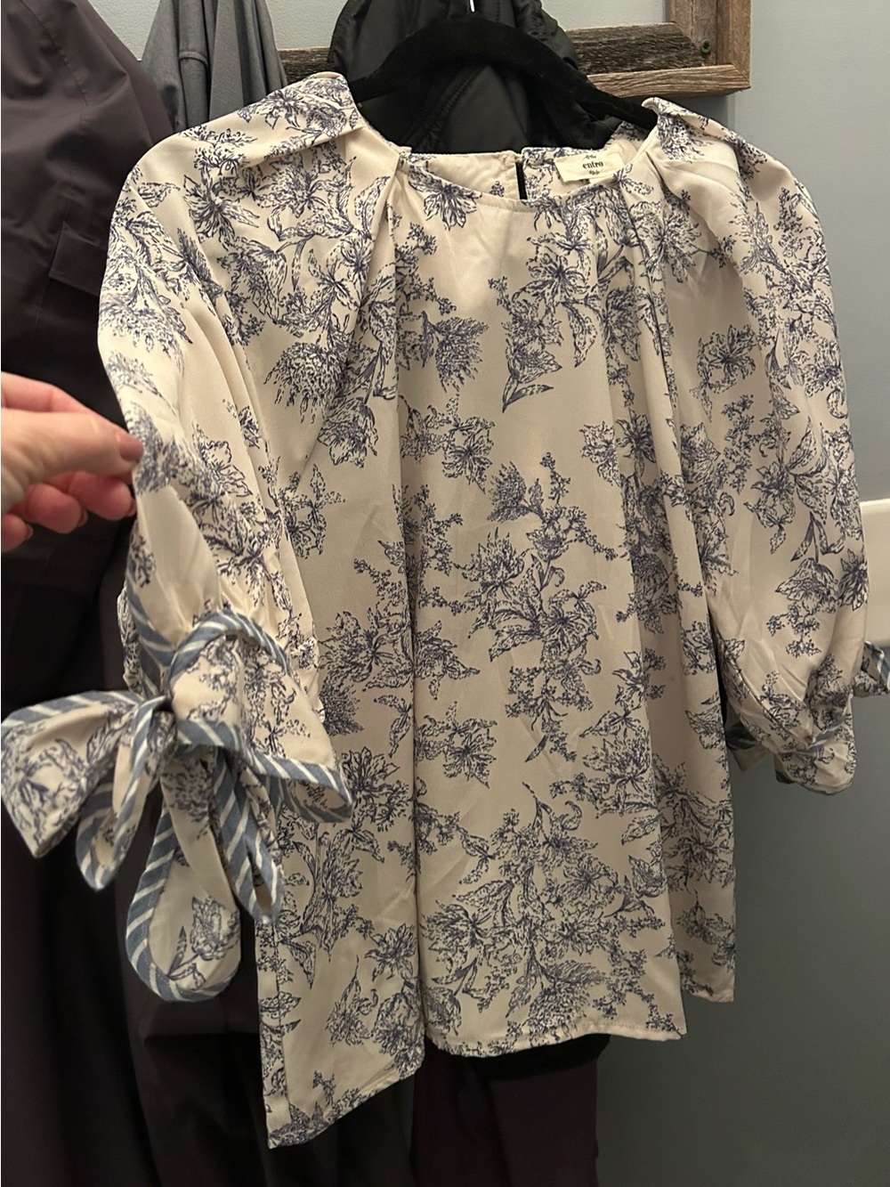 entro Cream Top with Blue Toile Print